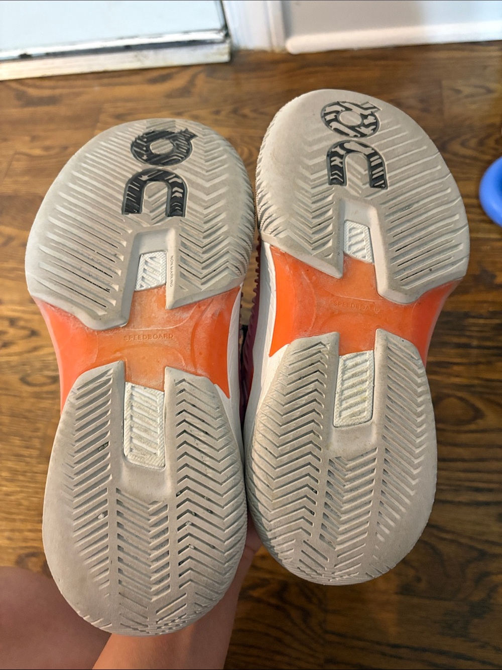 On Running Roger Pro Fire tennis shoes - Picture 5 of 6